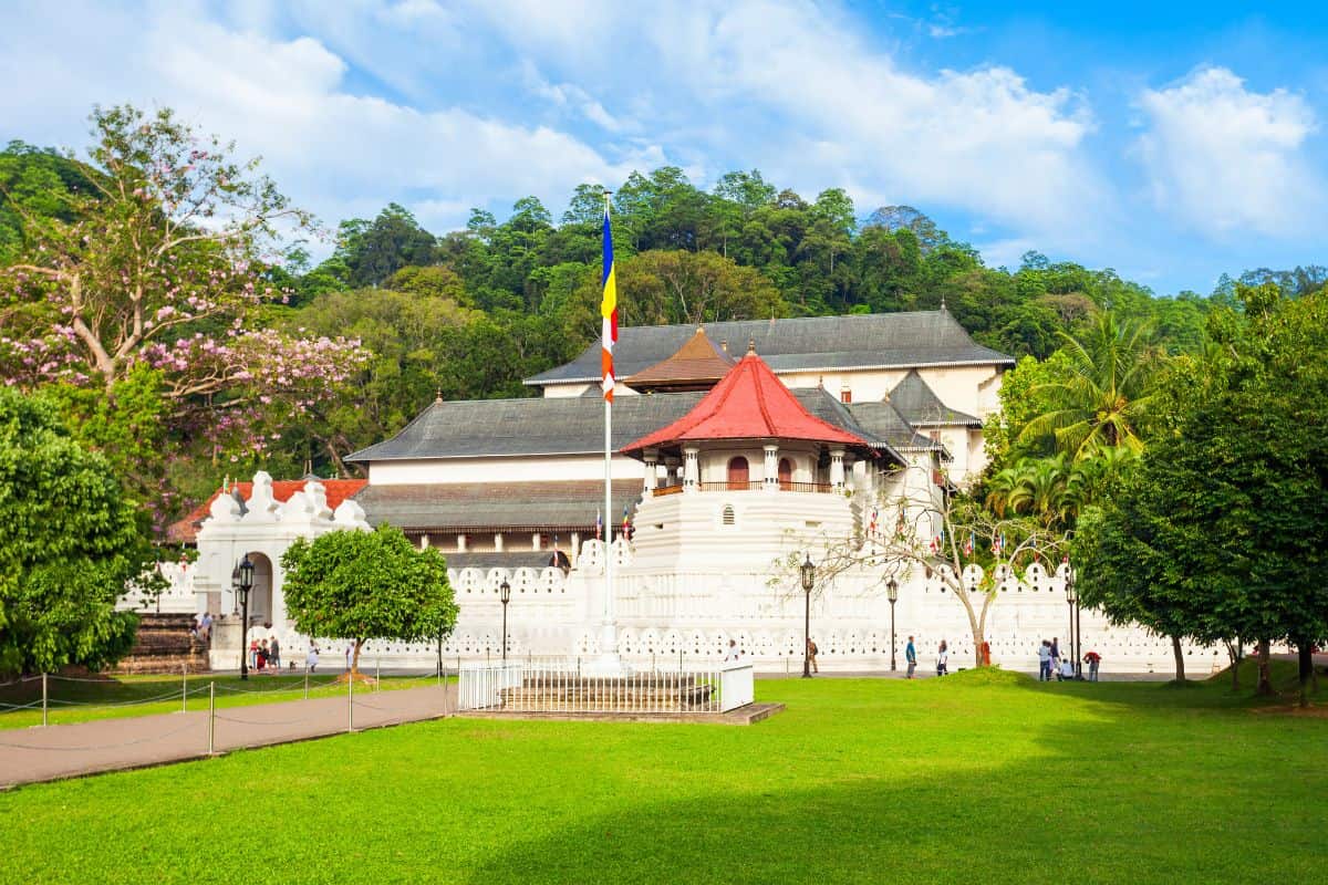 Temple-of-the-Sacred-Tooth-Relic